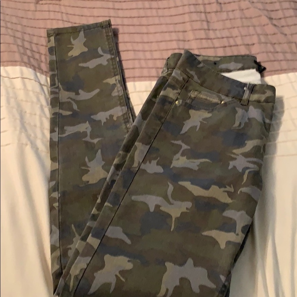H&M camo skinny pant